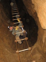 Májová priepastná jaskyňa Mojtín